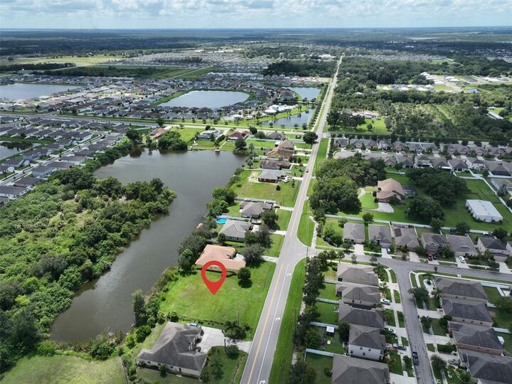 Property Photo: 1102 6th Street SE FL 33570