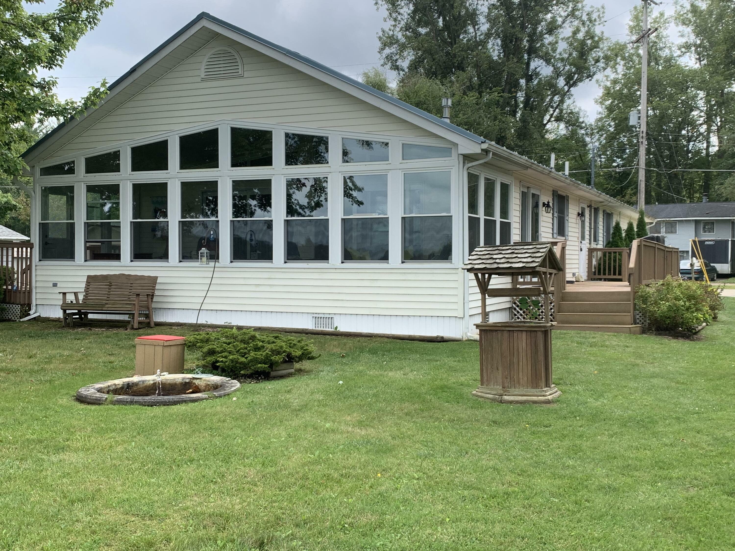 Property Photo:  1122 Lakeview Drive  MI 49230 