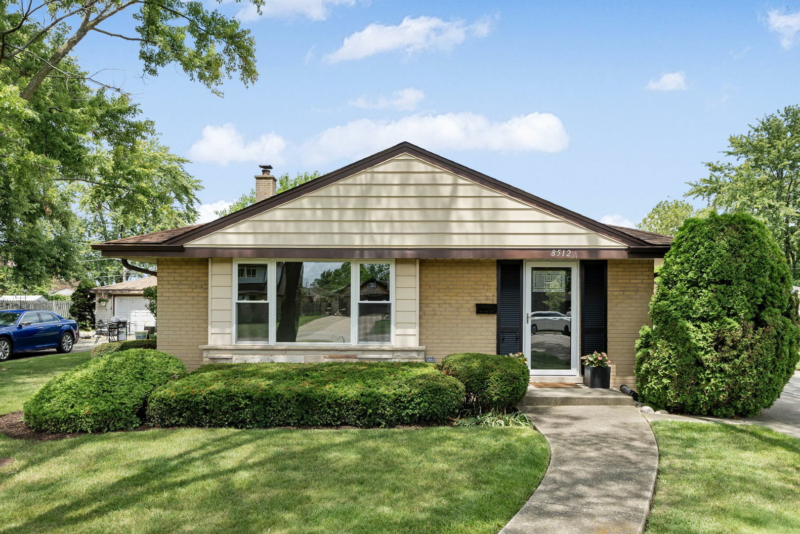 Property Photo:  8512 W Crain Street  IL 60714 