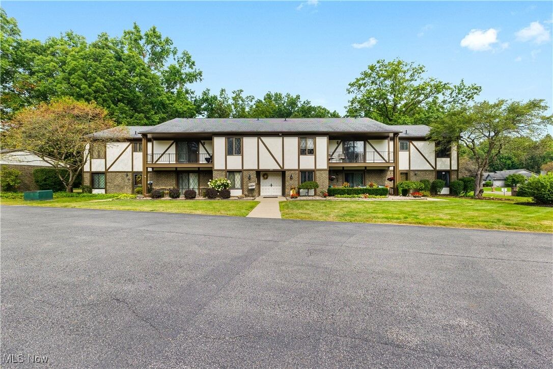 Property Photo: 399 Quarry Lane NE F OH 44483