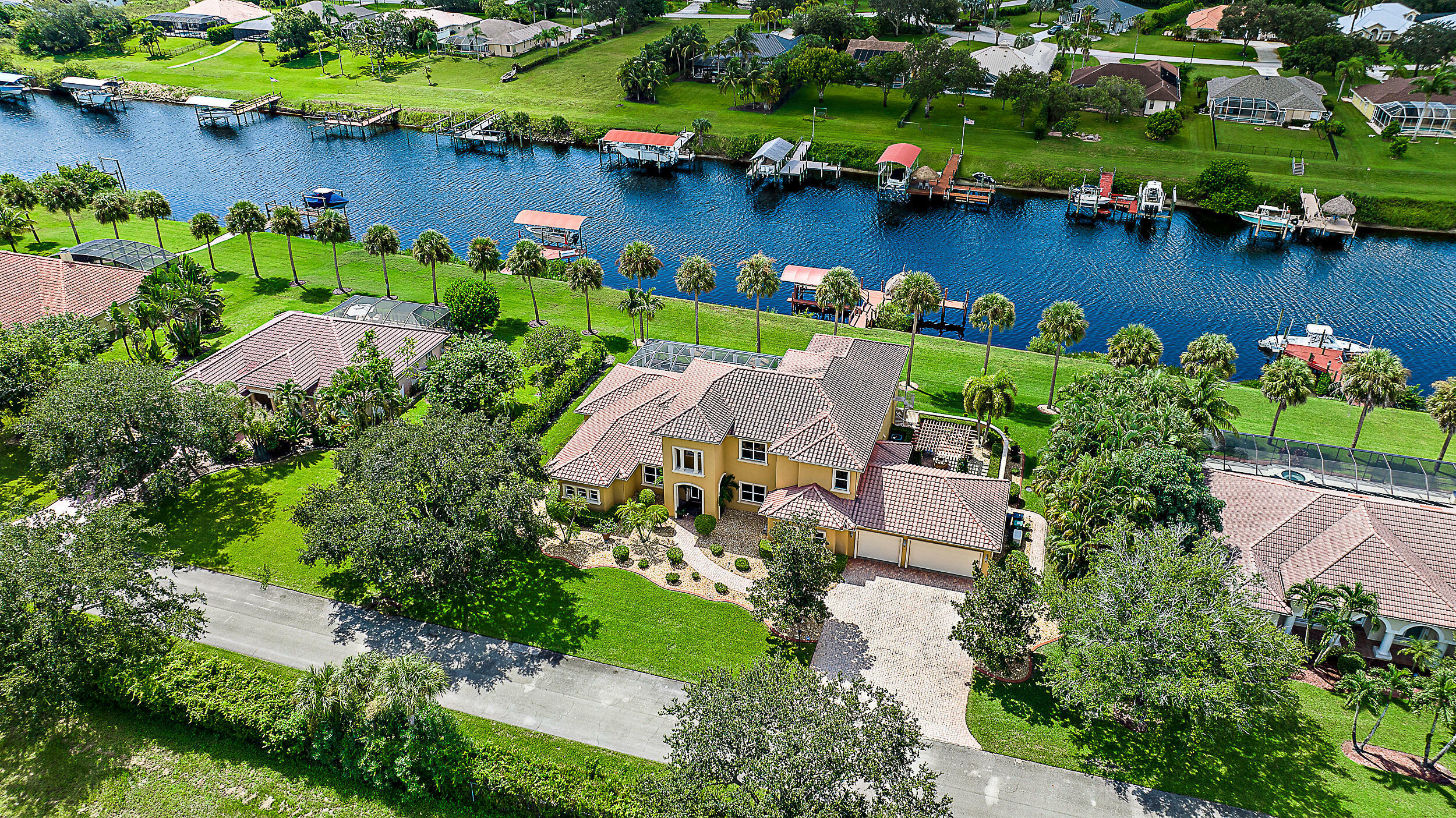 Property Photo: 2618 SW River Shore Drive FL 34984
