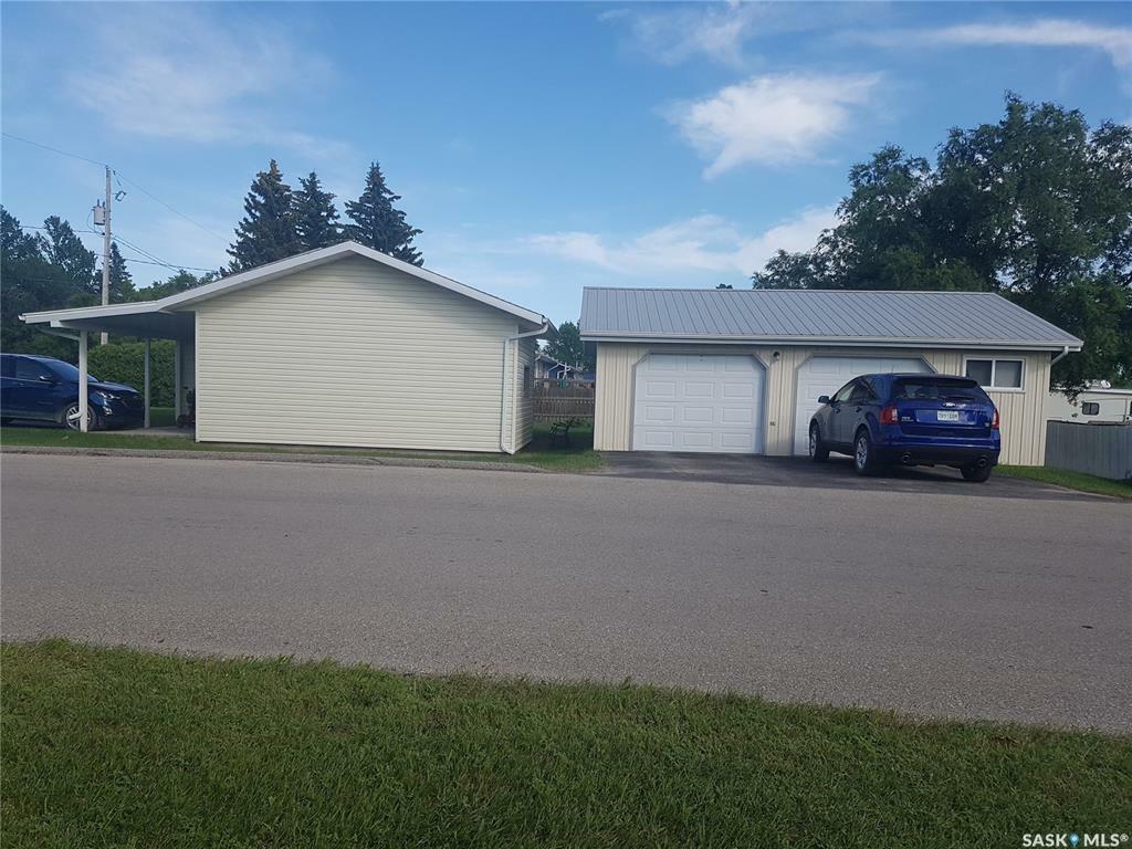 Property Photo:  909 Assiniboia Avenue  SK S0G 4T0 