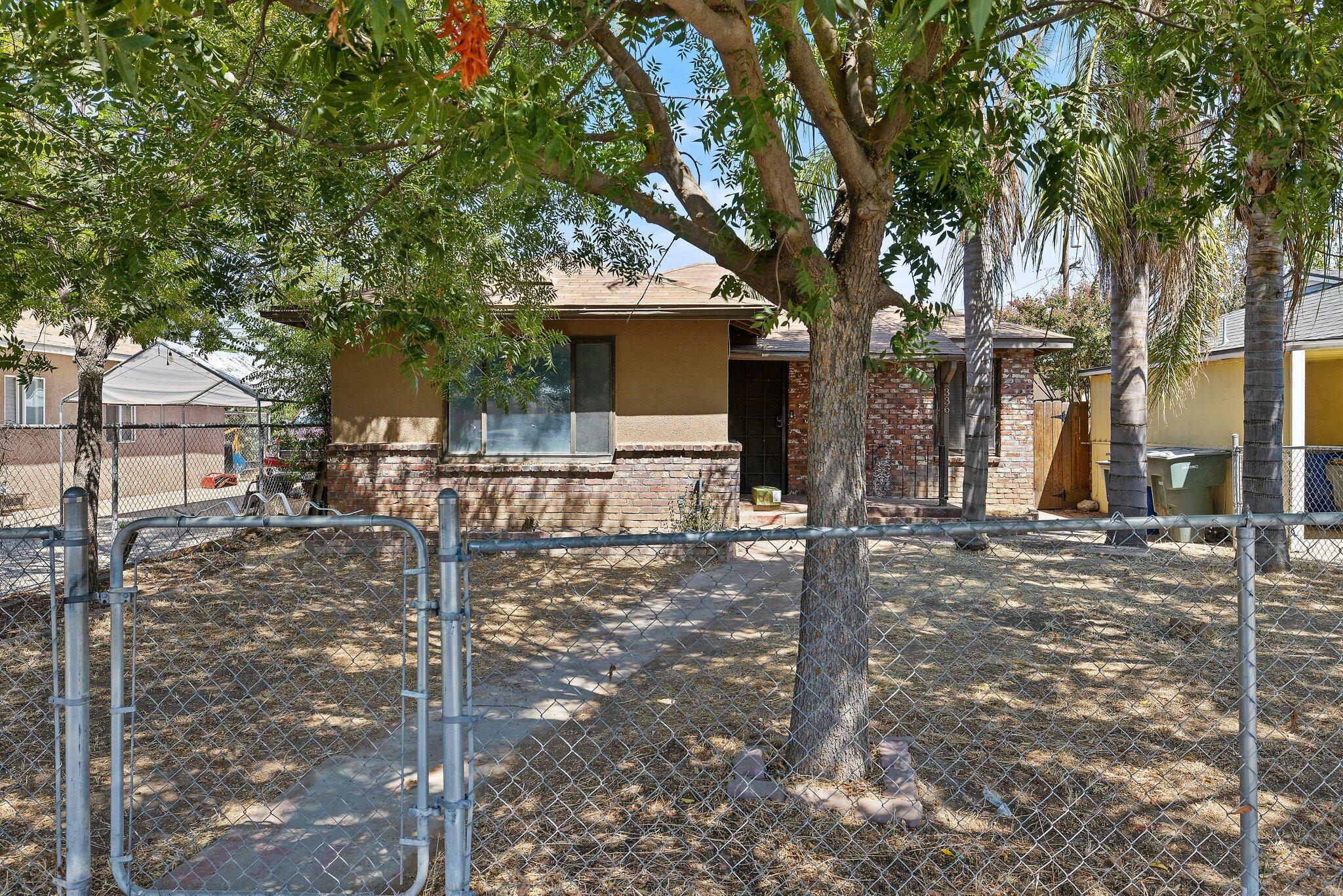 Property Photo:  336 W Pinedale Avenue  CA 93650 