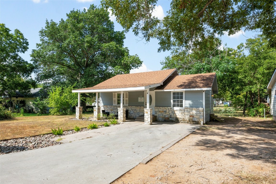 Property Photo:  1110 Sherrard Street  TX 78611 