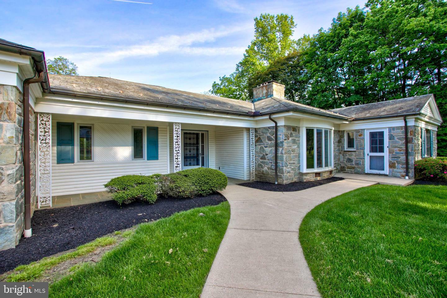 Property Photo:  1536 New Holland Pike  PA 17601 