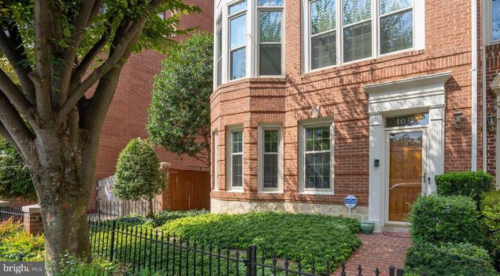 1030 N Stafford Street  Arlington VA 22201 photo