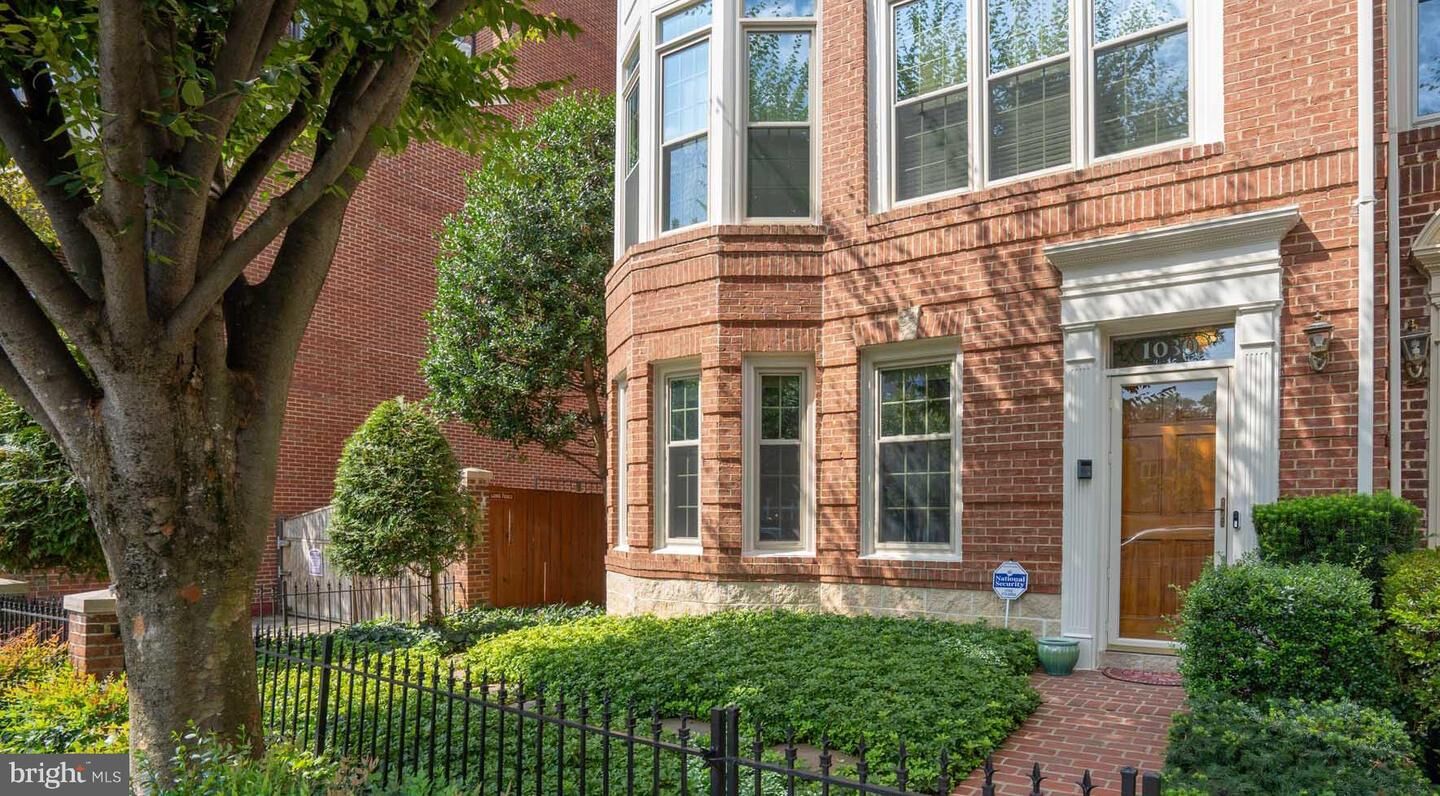 Property Photo: 1030 N Stafford Street VA 22201