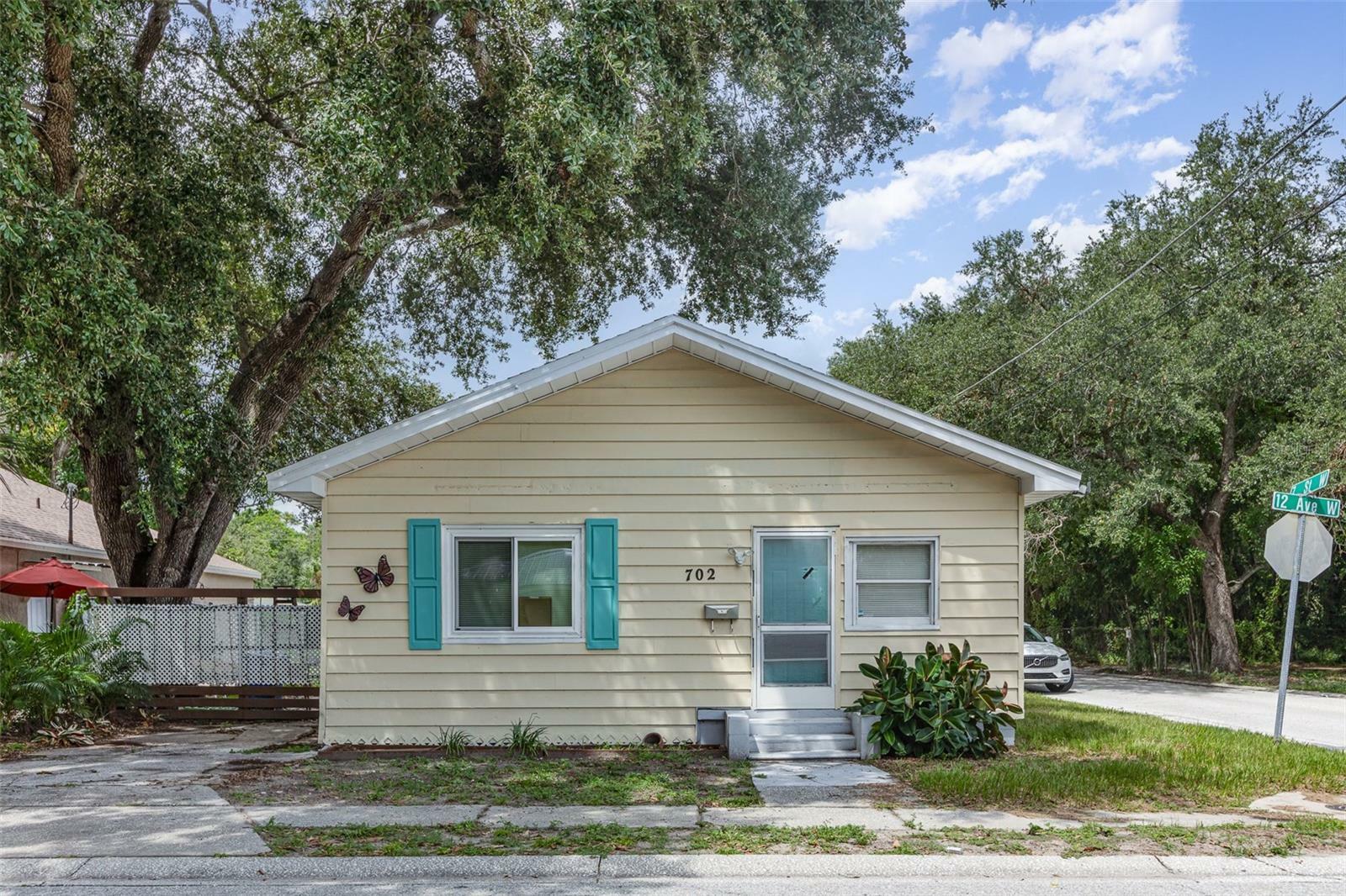 Property Photo:  702 12th Avenue W  FL 34205 