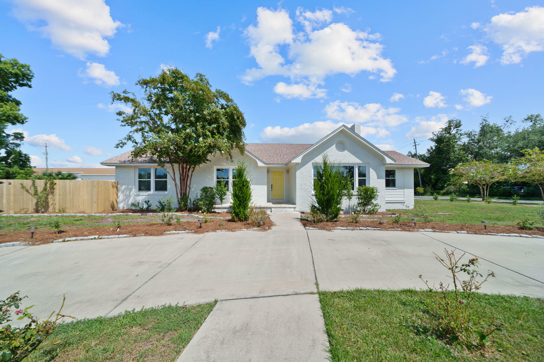 Property Photo:  102 N Cove Boulevard  FL 32401 