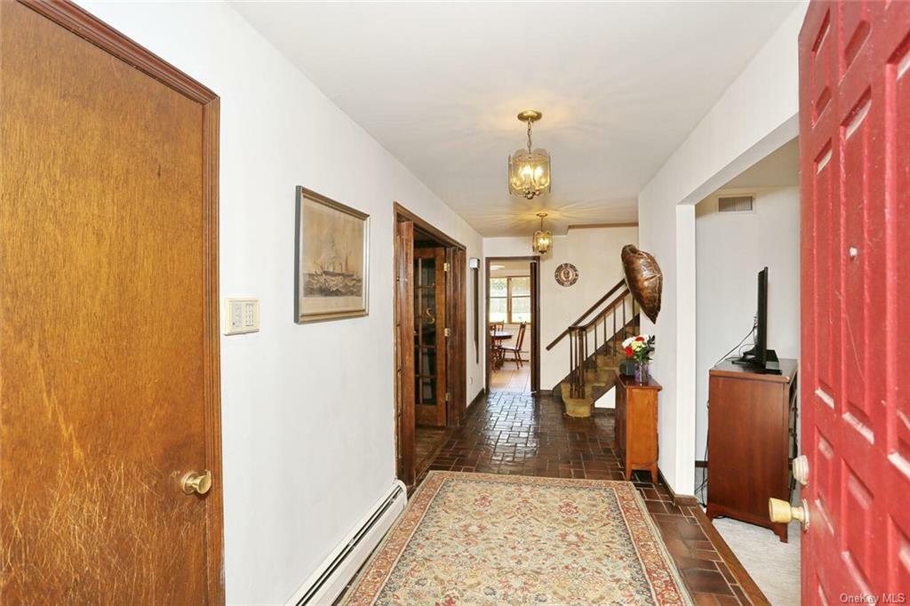 Property Photo:  25 Georgetown Oval  NY 10956 