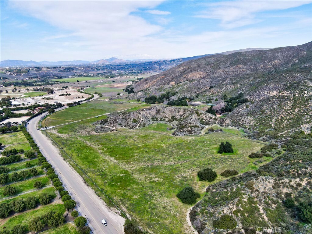 Property Photo:  39100 Pauba Road  CA 92592 