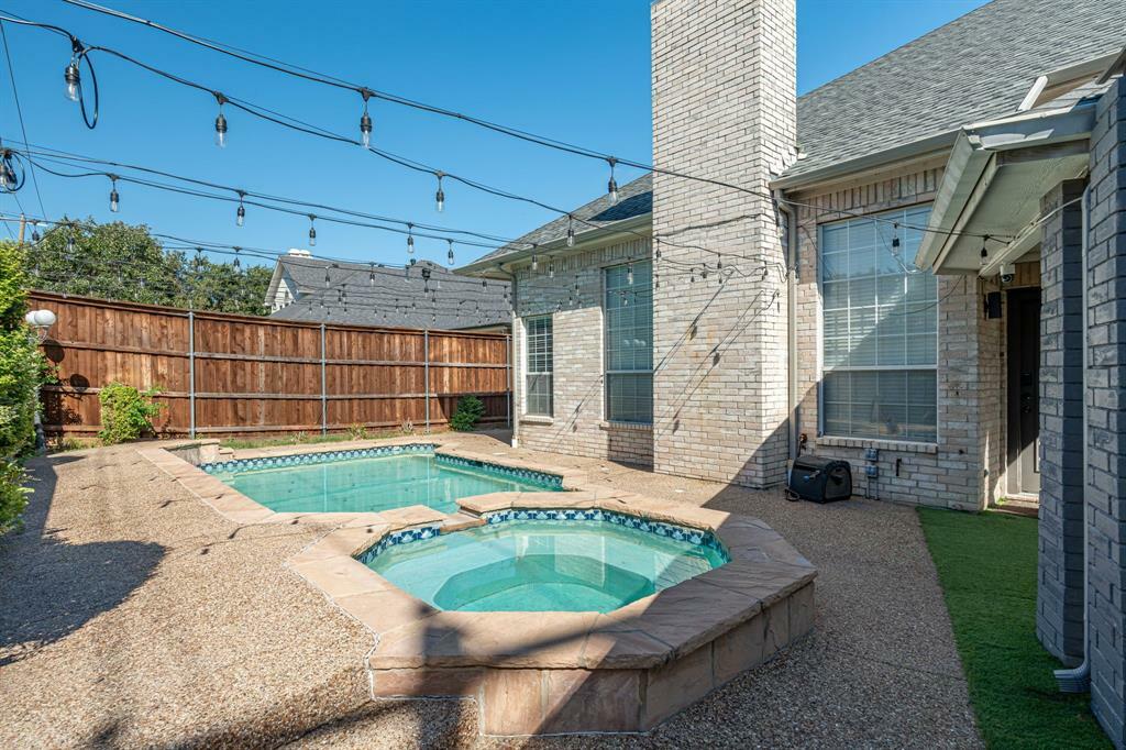 Property Photo:  2404 Crest Park Drive  TX 76006 