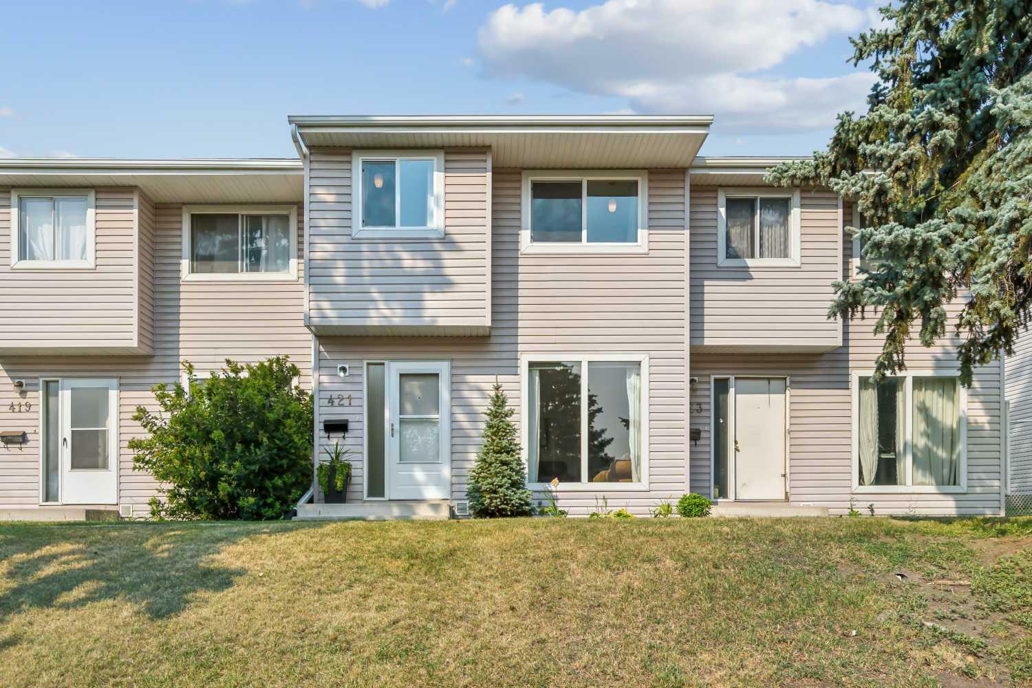 Property Photo:  421 40 Street NE  AB T2A 6S1 