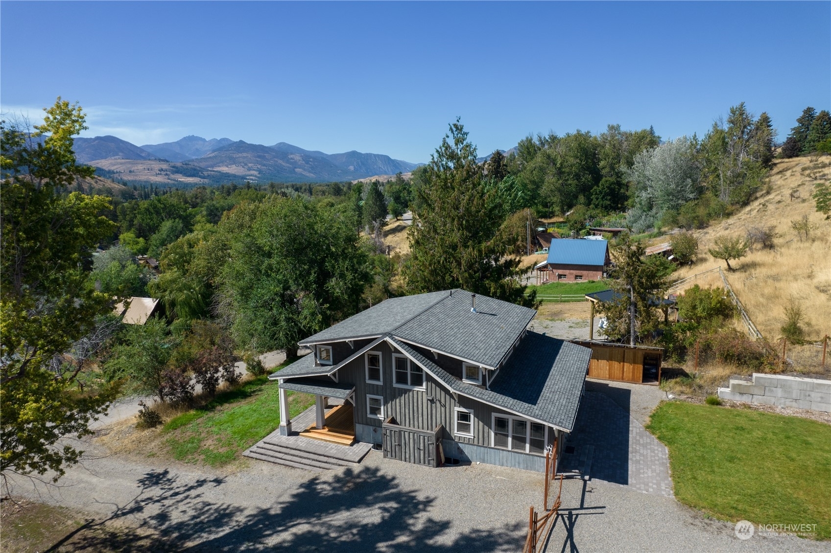 Property Photo:  720 Filer Avenue  WA 98862 