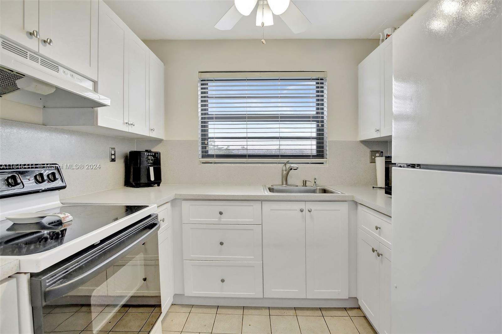 Property Photo:  1001 Colony Point Cir 514  FL 33026 