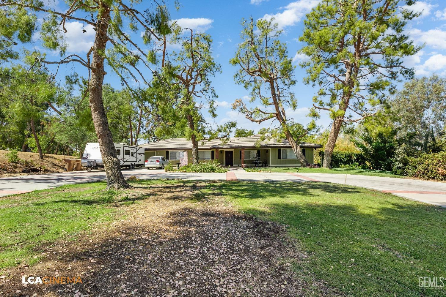 Property Photo:  3818 View Street  CA 93306 