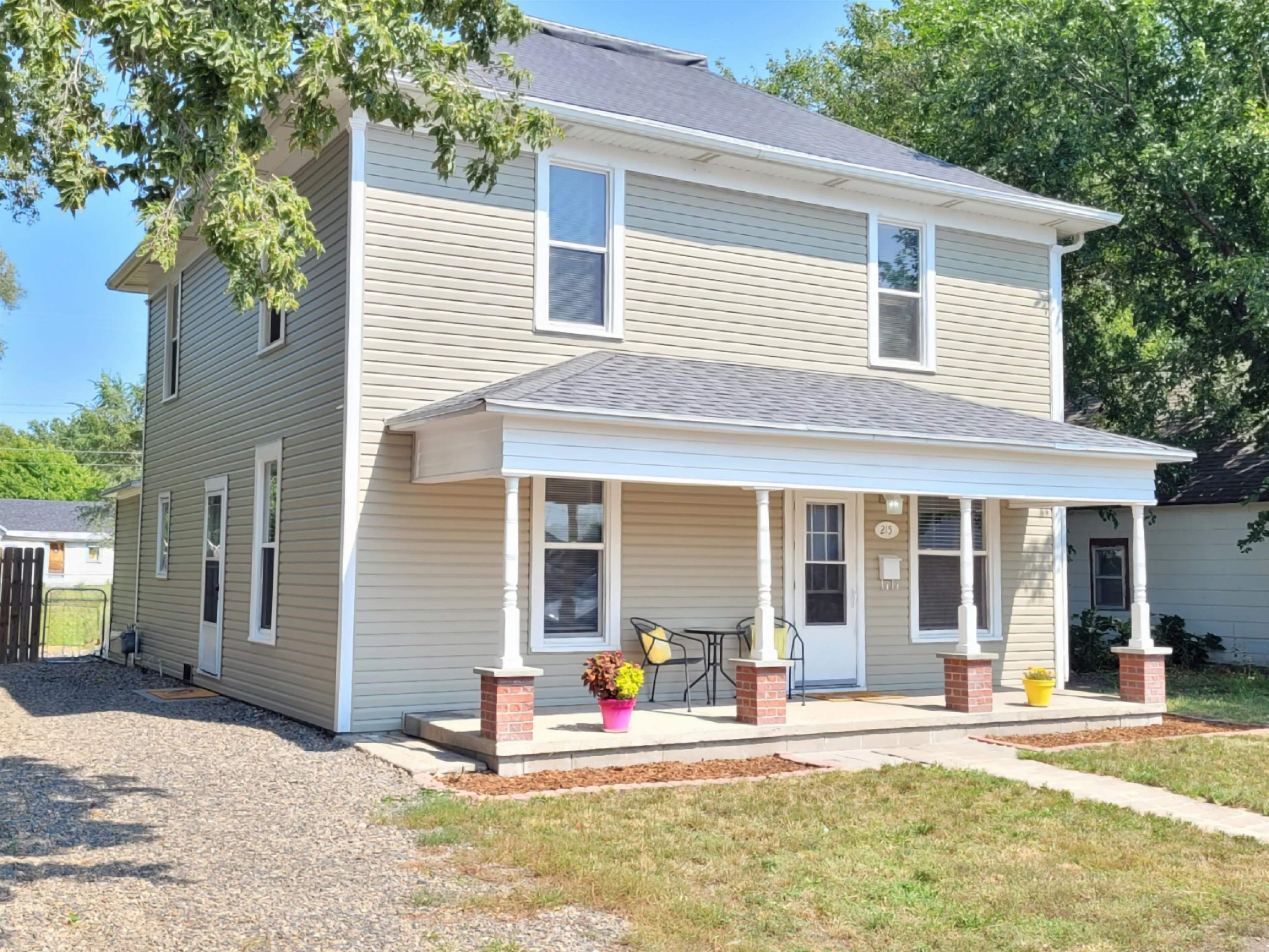 Property Photo:  215 E 8th Street  NE 69101 