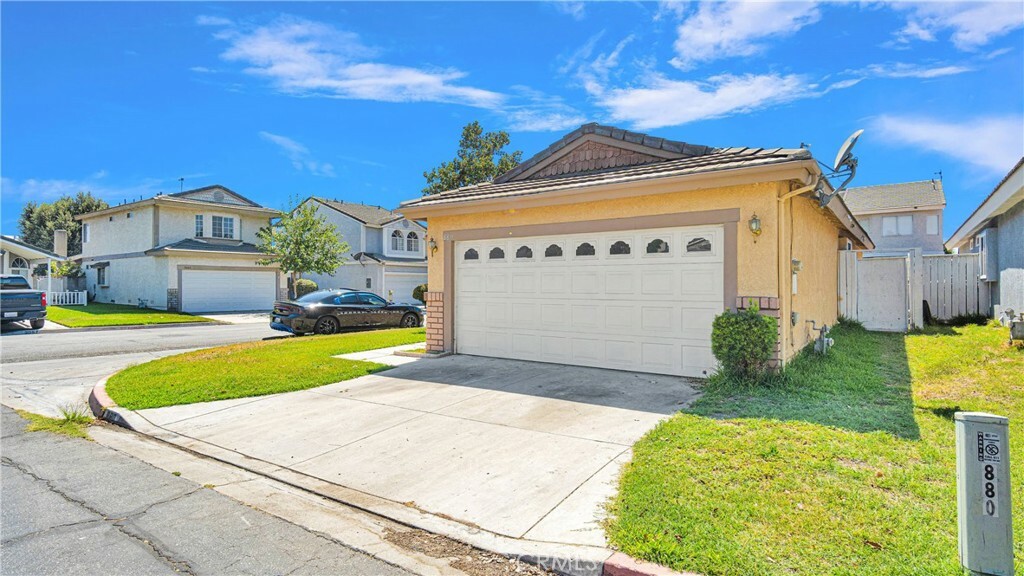 Property Photo: 880 S Rexford Street CA 92376