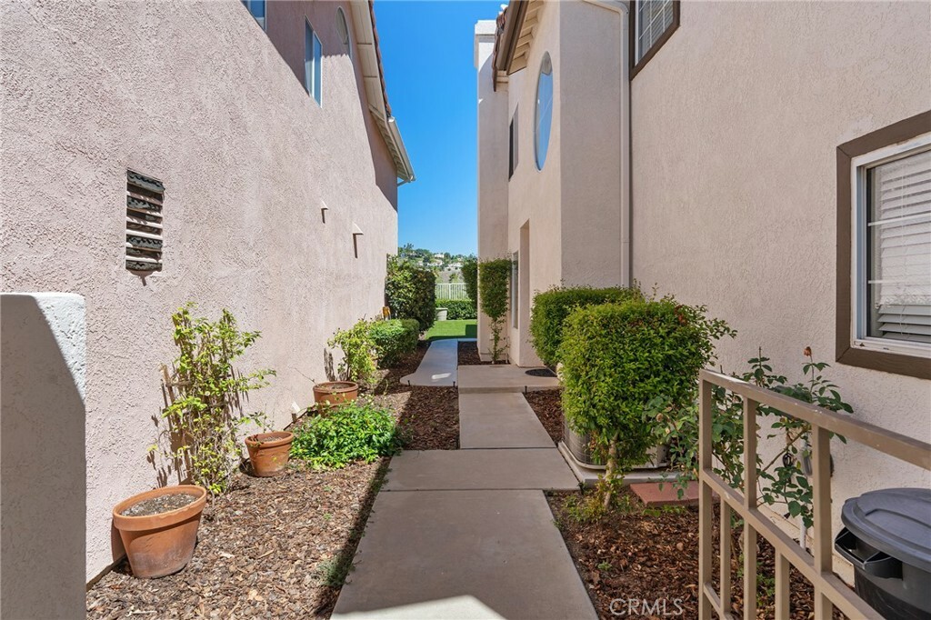 Property Photo:  24637 Calle Largo  CA 91302 