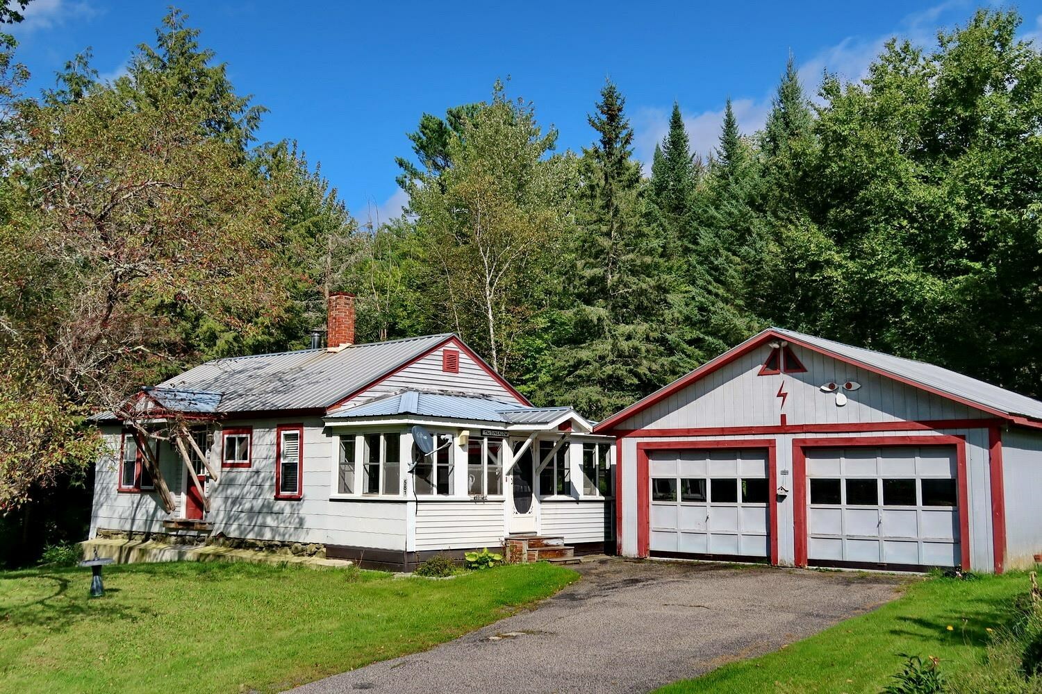 Property Photo:  581 Cottage Street  NH 03561 