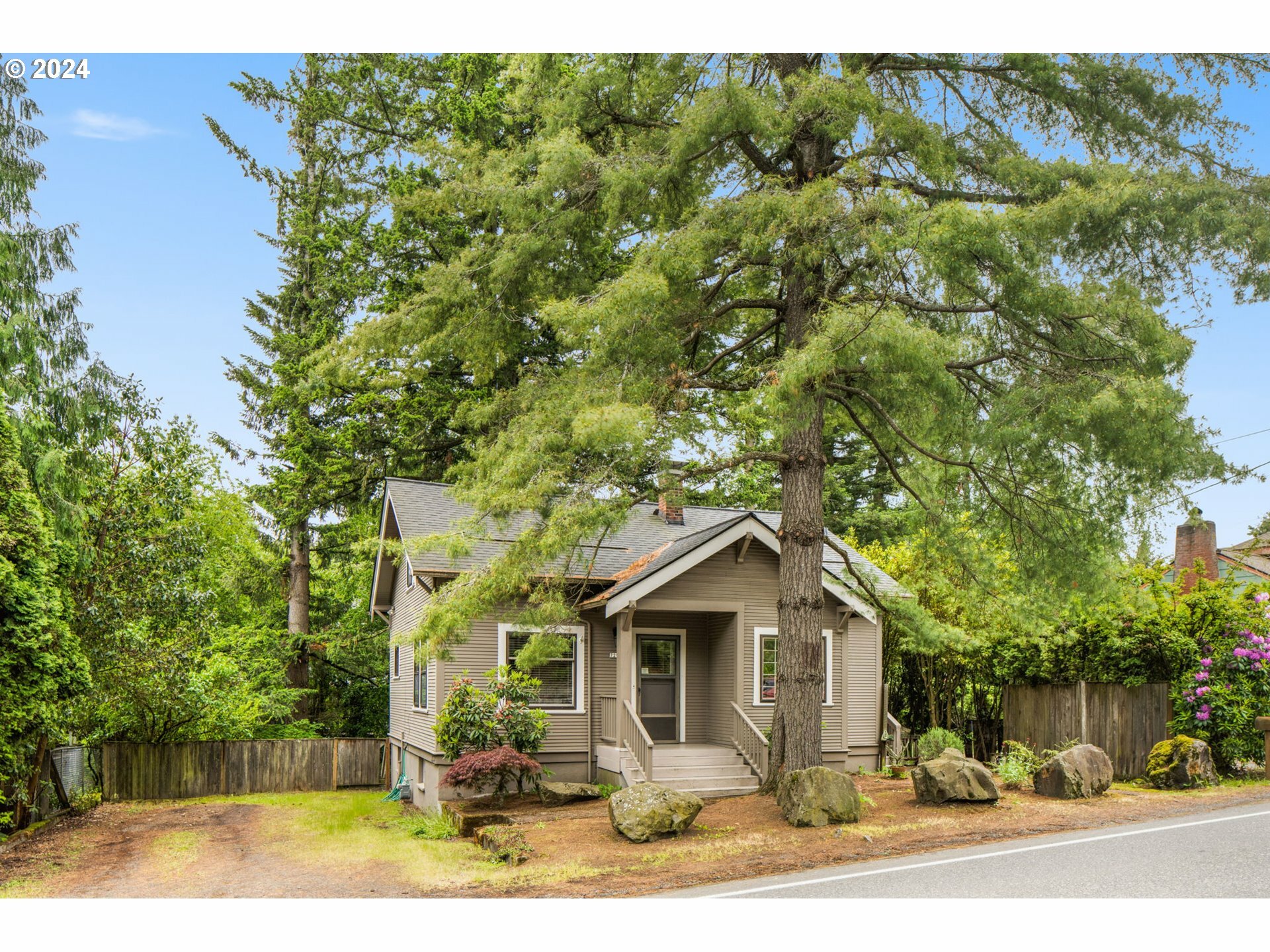 Property Photo:  7298 SW Capitol Hill Rd  OR 97219 