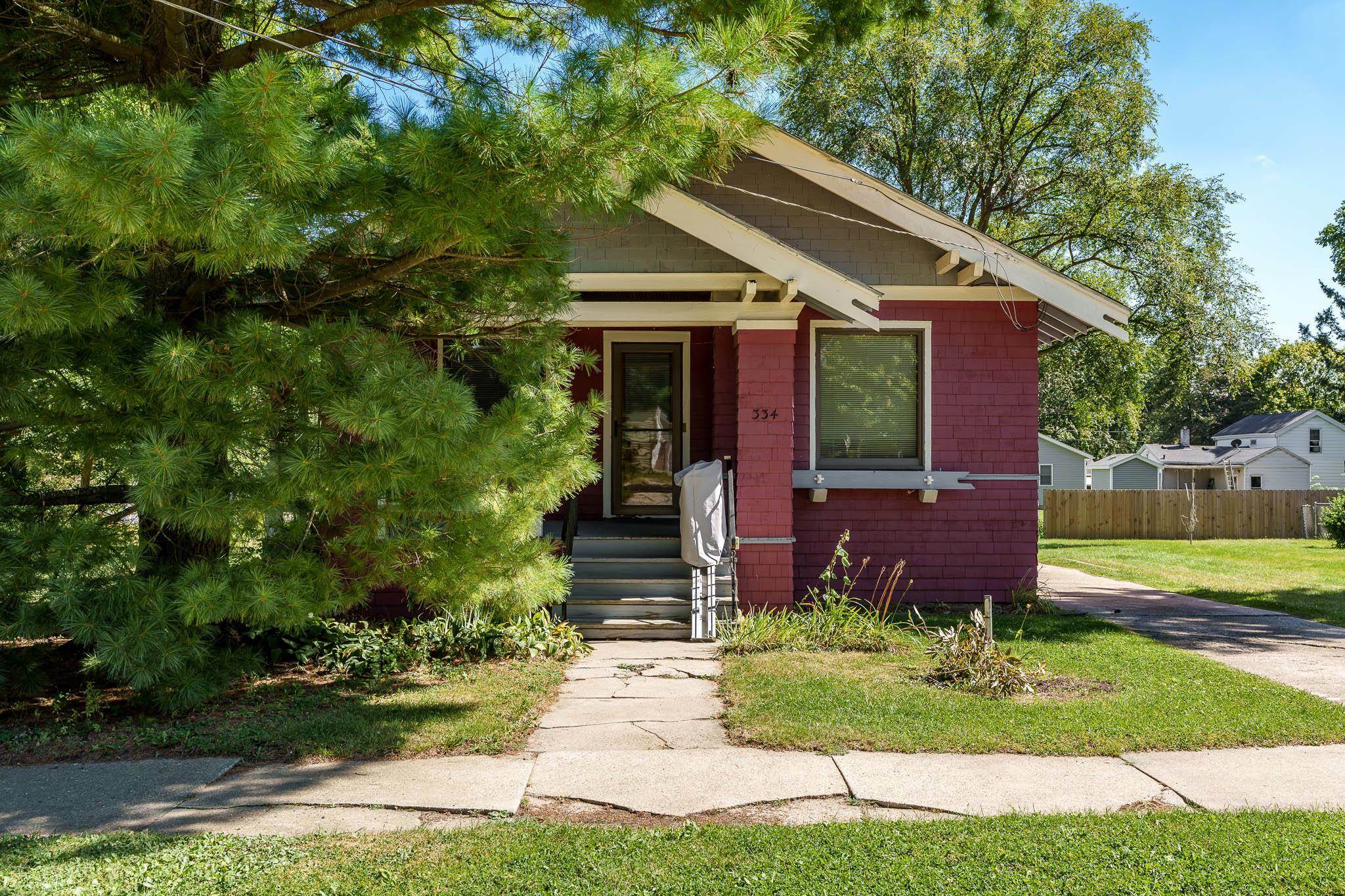 Property Photo:  334 W Perry Street  IL 61008 