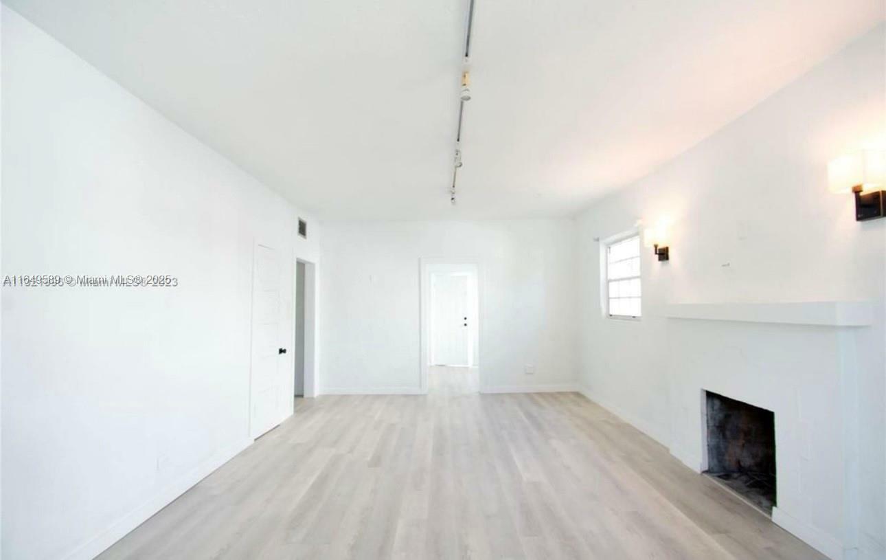 Property Photo: 3310 S Le Jeune Rd FL 33134