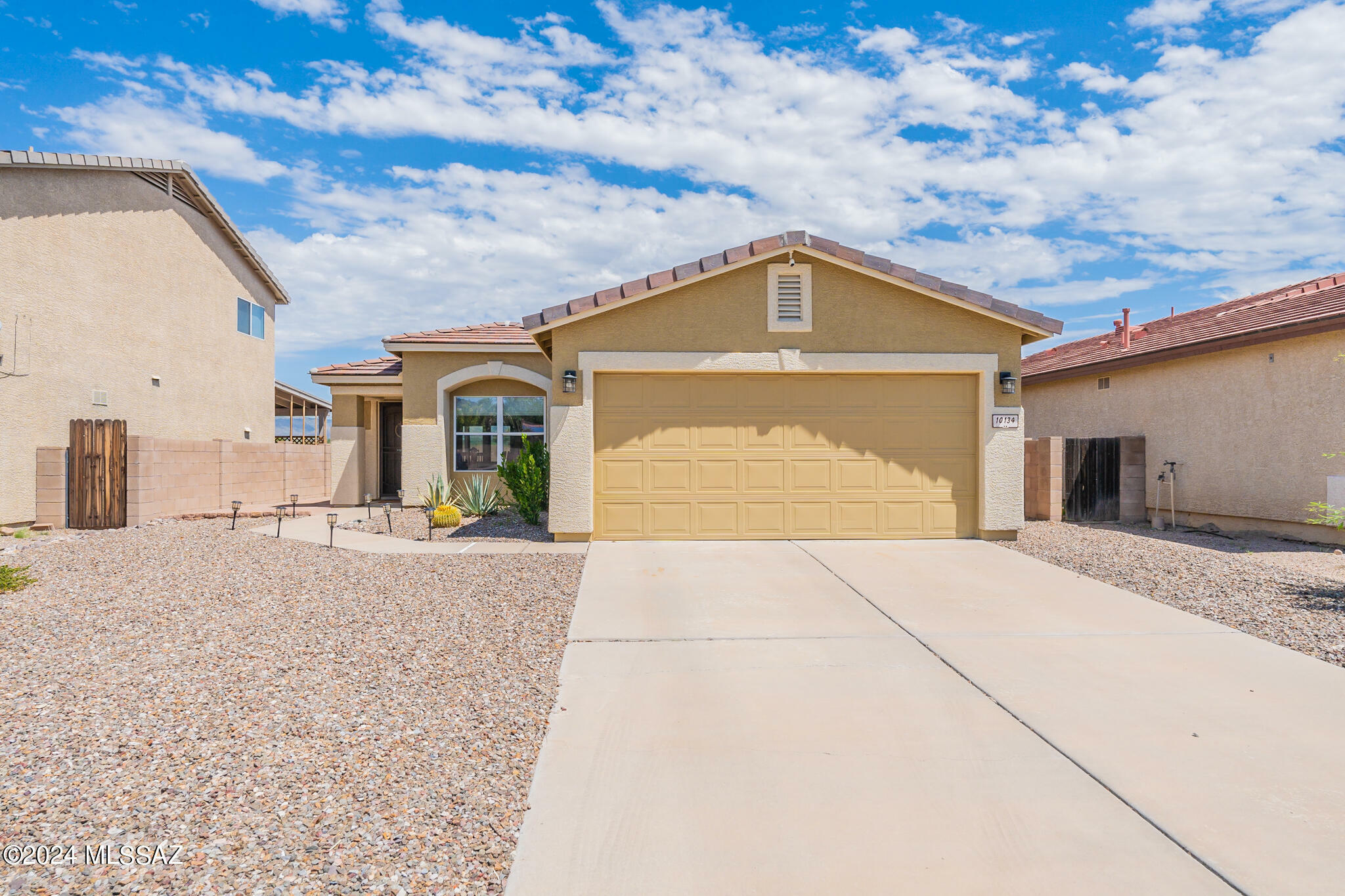 Property Photo:  10134 N Blue Crossing Way  AZ 85743 