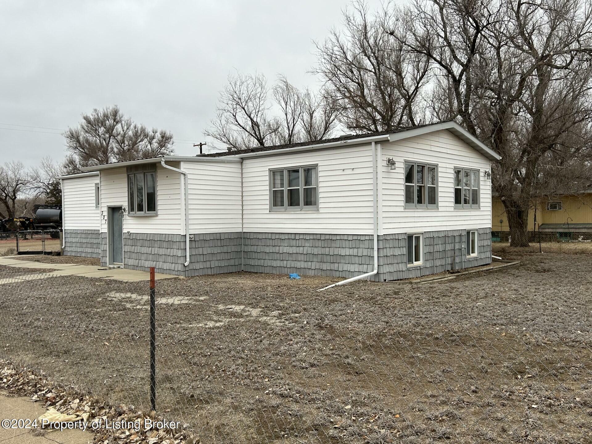 Property Photo:  307 3rd Street SE  ND 58643 