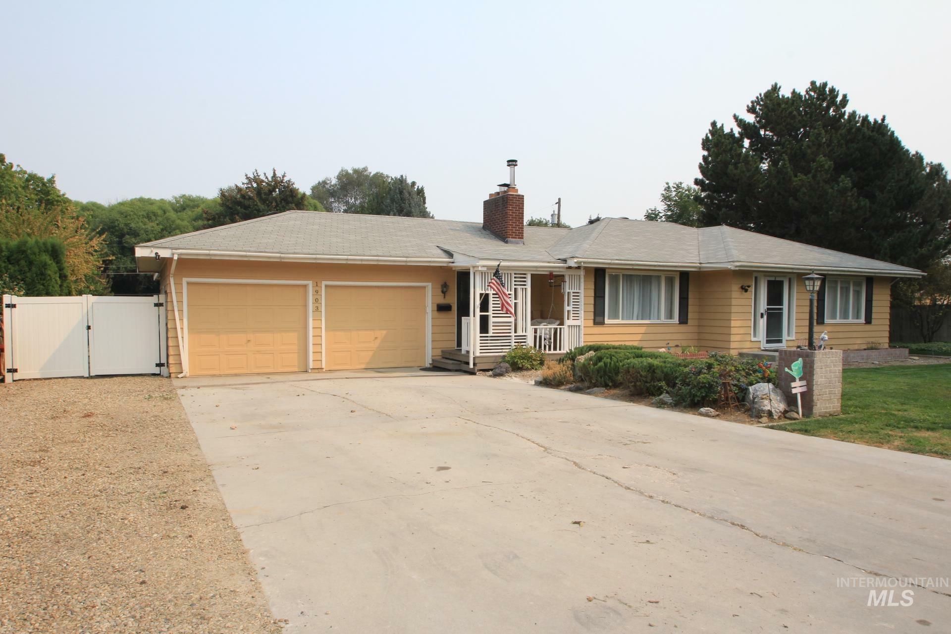 Property Photo:  1903 Ray Ave  ID 83605 