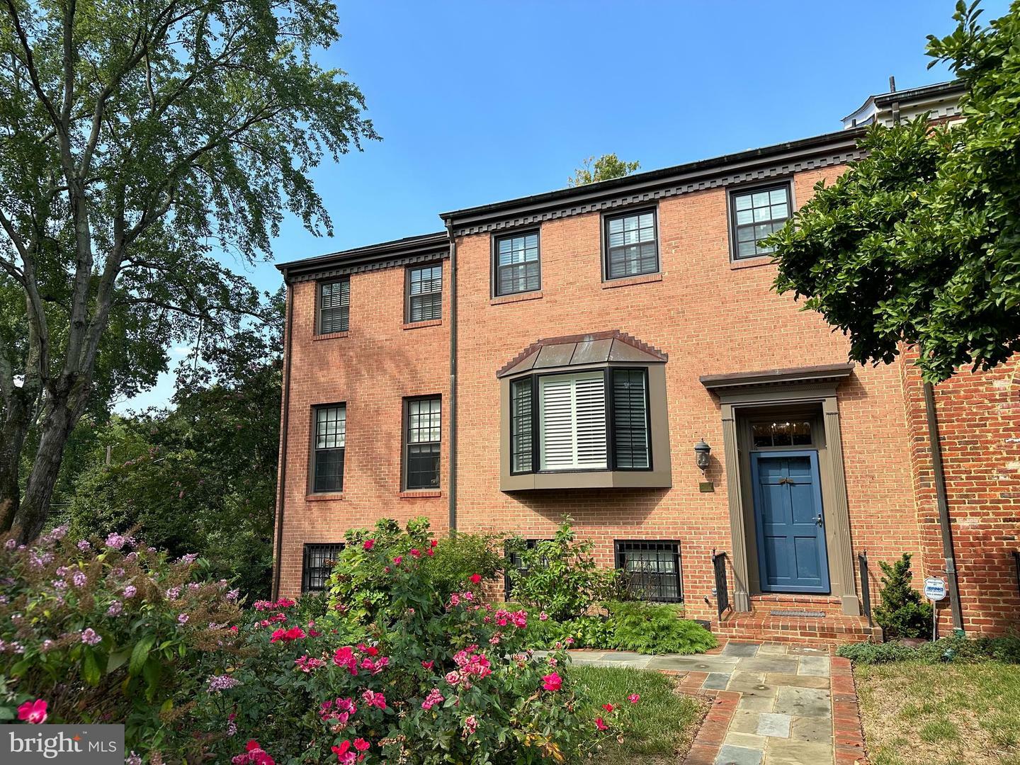 6318 Golf Course Square  Alexandria VA 22307 photo
