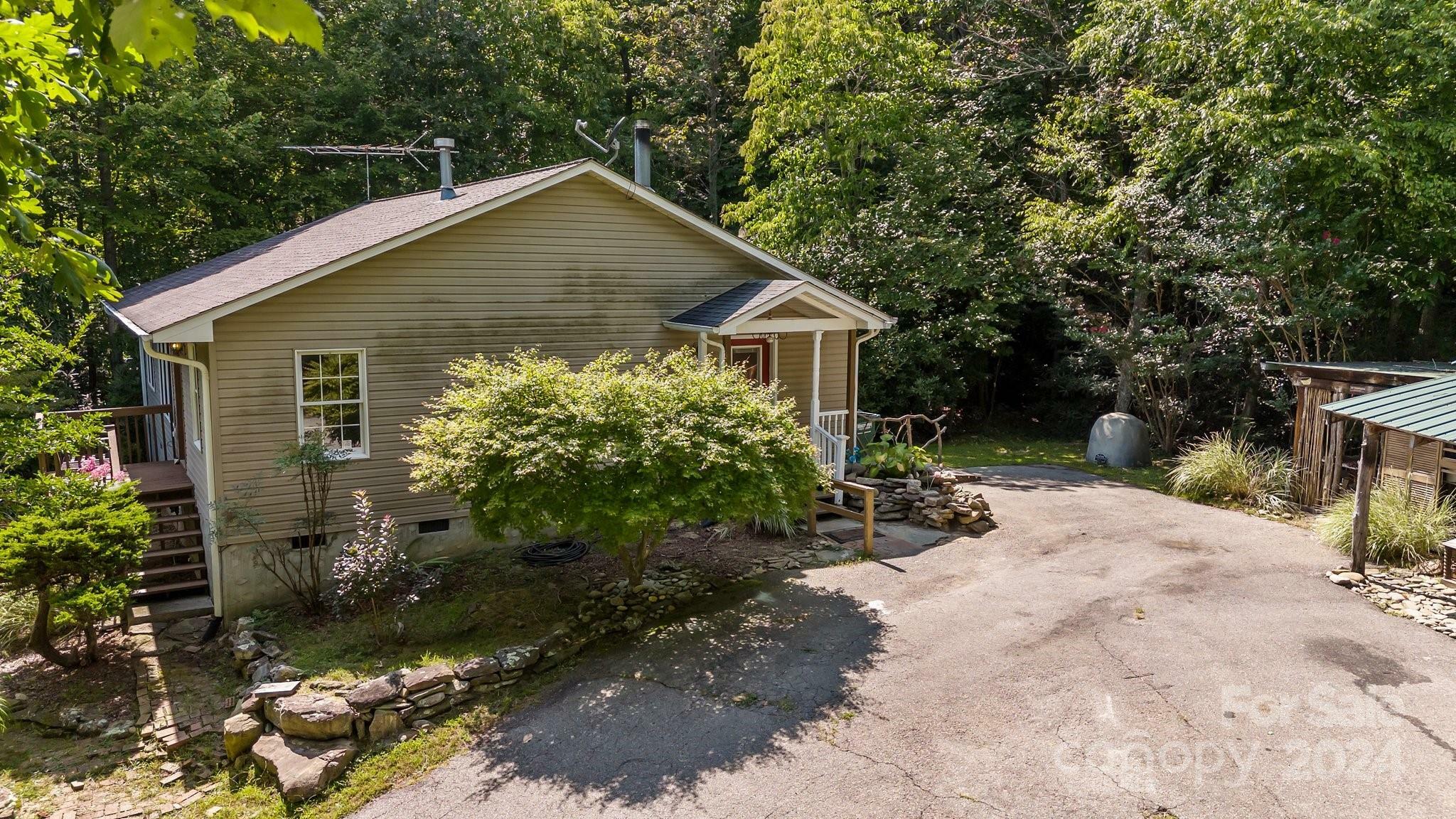 Property Photo:  105 Chestnut Hill Road  NC 28711 