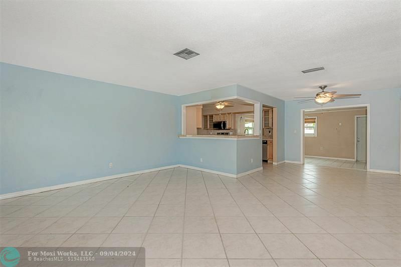 Property Photo:  326 SE 3rd St  FL 33004 