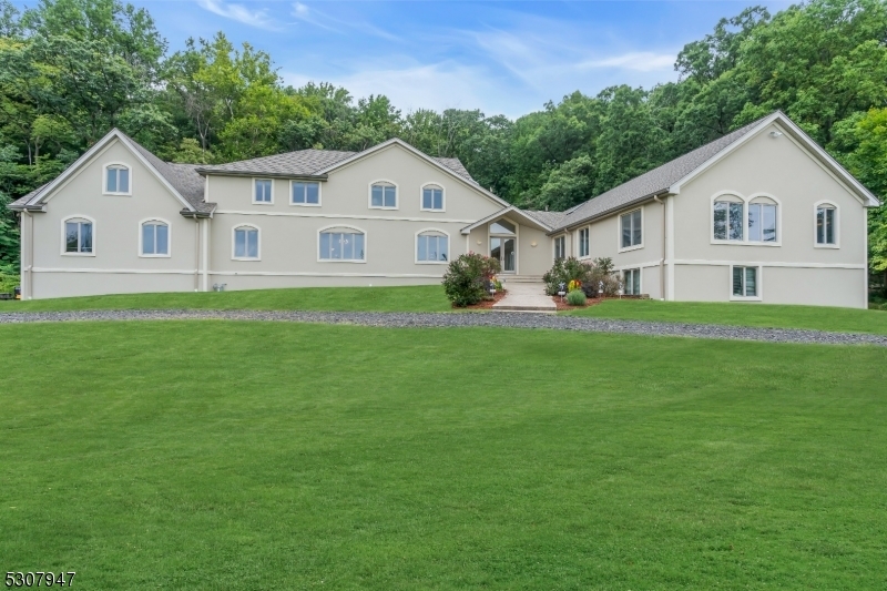 Property Photo:  2051 Washington Valley Rd  NJ 08836 