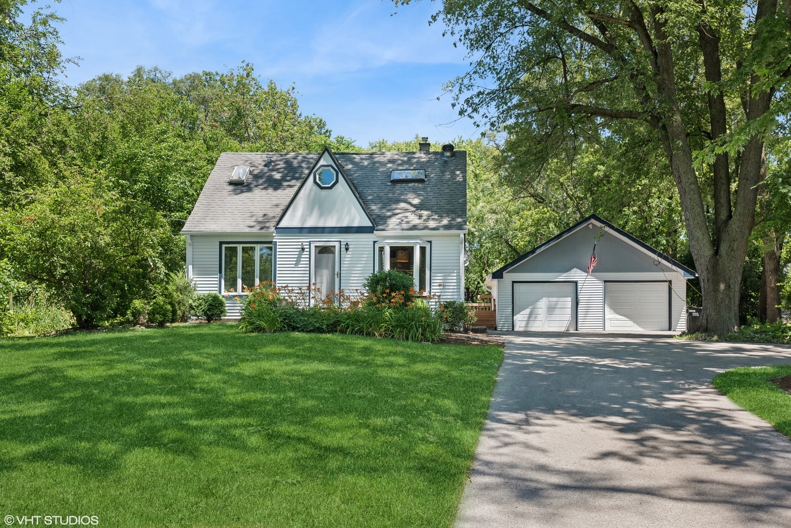 Property Photo:  11 N Schoenbeck Road  IL 60070 