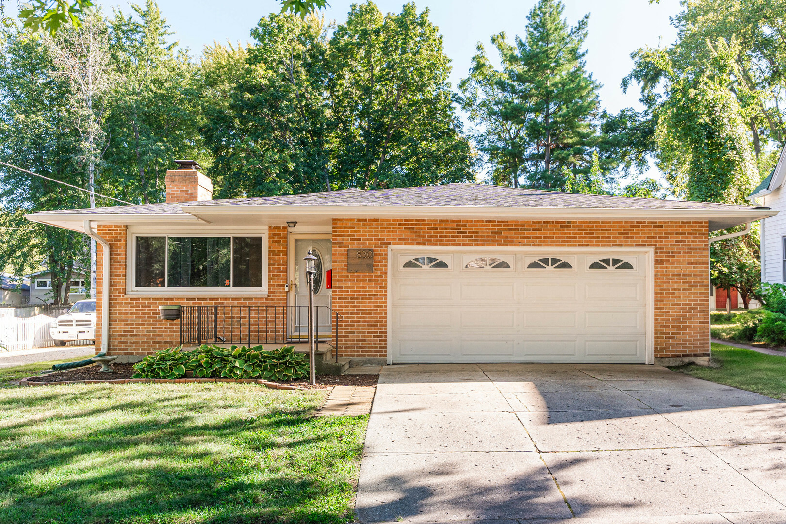 Property Photo:  830 Shipman Place  IL 60115 