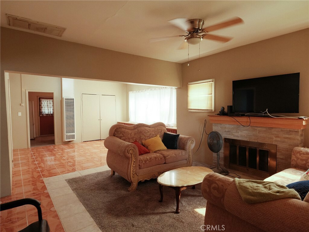 Property Photo: 432 W 14th Street CA 92405
