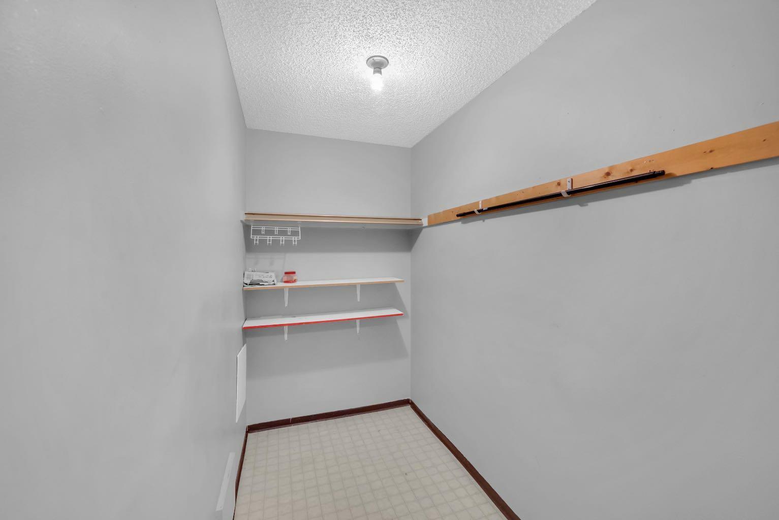 Property Photo:  617 56 Avenue SW 104  AB T2V 0G9 