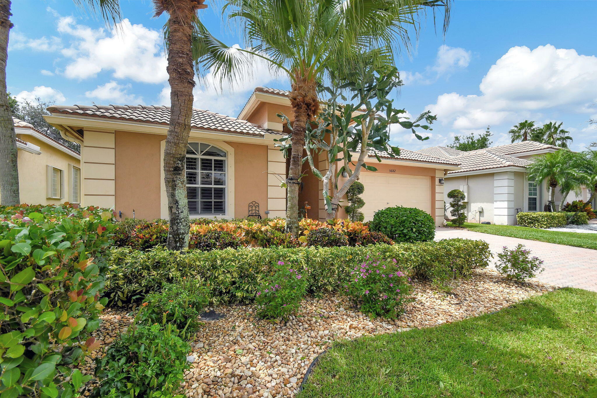 Property Photo:  5682 Fountains Drive S  FL 33467 