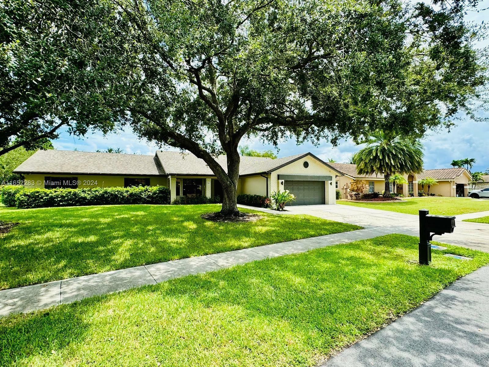 Property Photo:  521 NW 197th Ave  FL 33029 