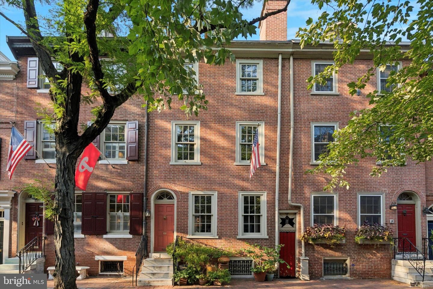 Property Photo:  515 Delancey Street  PA 19106 