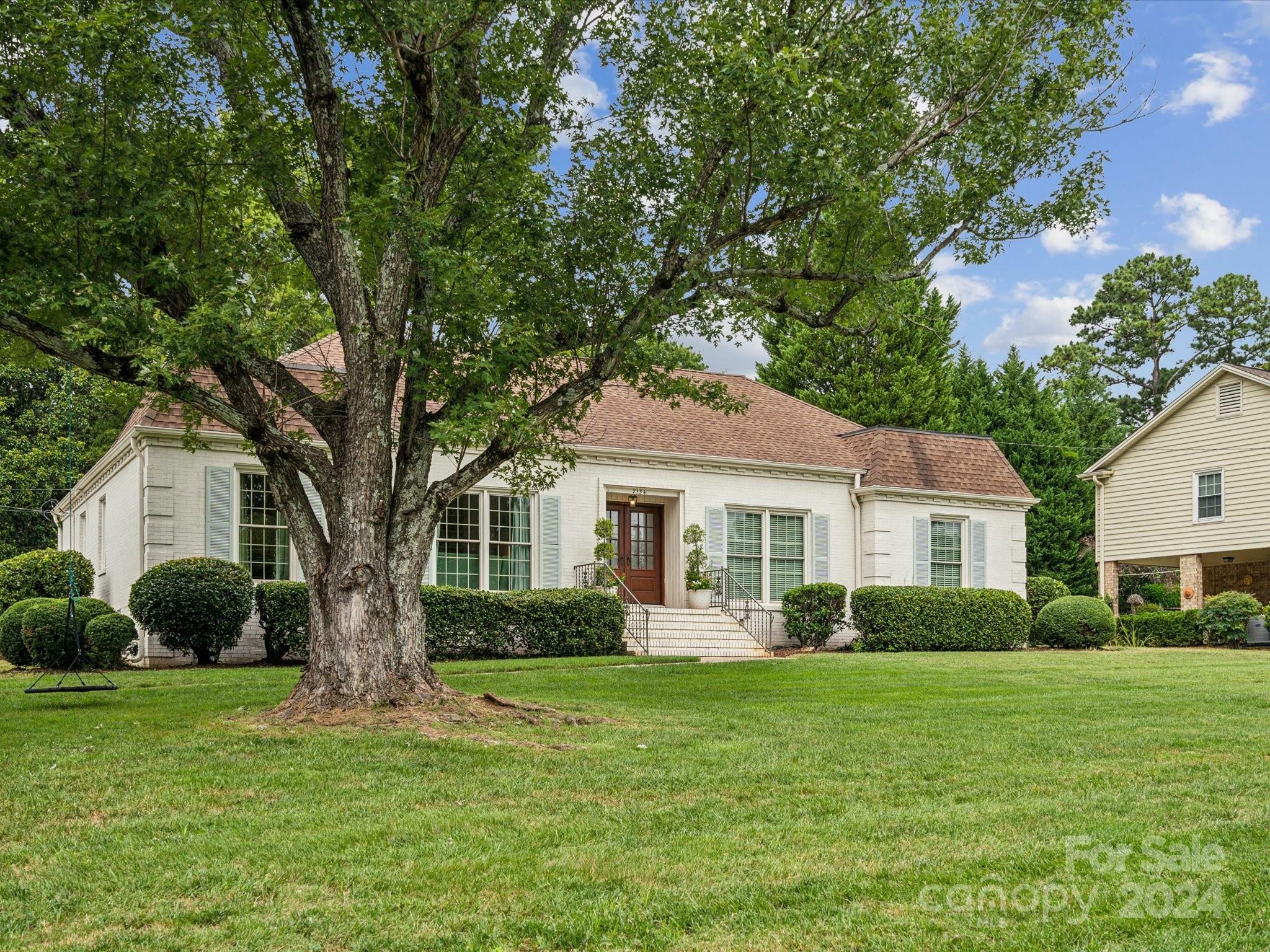 Property Photo:  7134 Park Road  NC 28210 