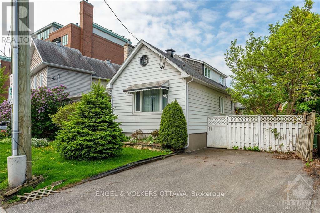 Property Photo:  522 Cambridge Street South  ON K1S 4J3 