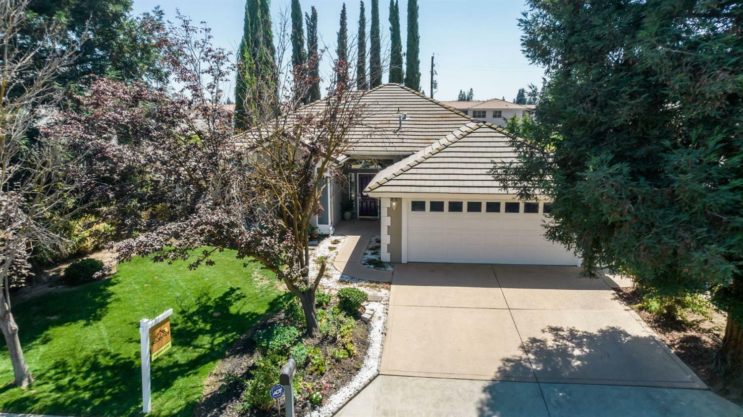 Property Photo:  1021 E Niles Avenue  CA 93720 