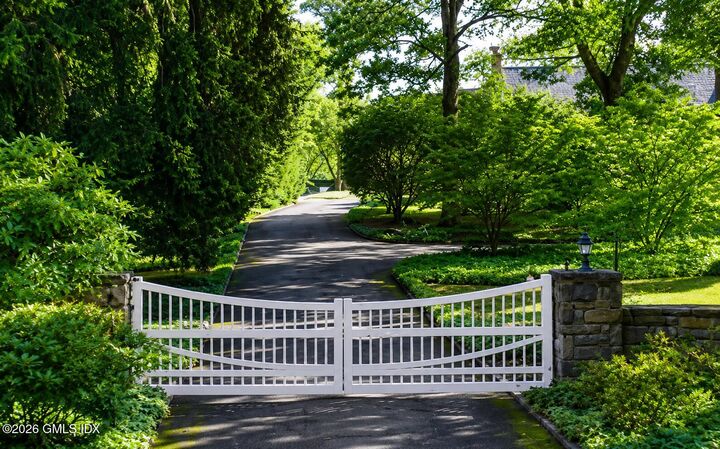 Property Photo:  10 Cliffdale Road  CT 06831 