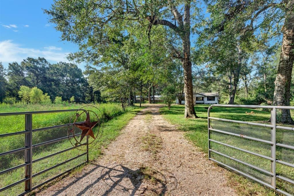 Property Photo:  980 County Road 3731  TX 77372 