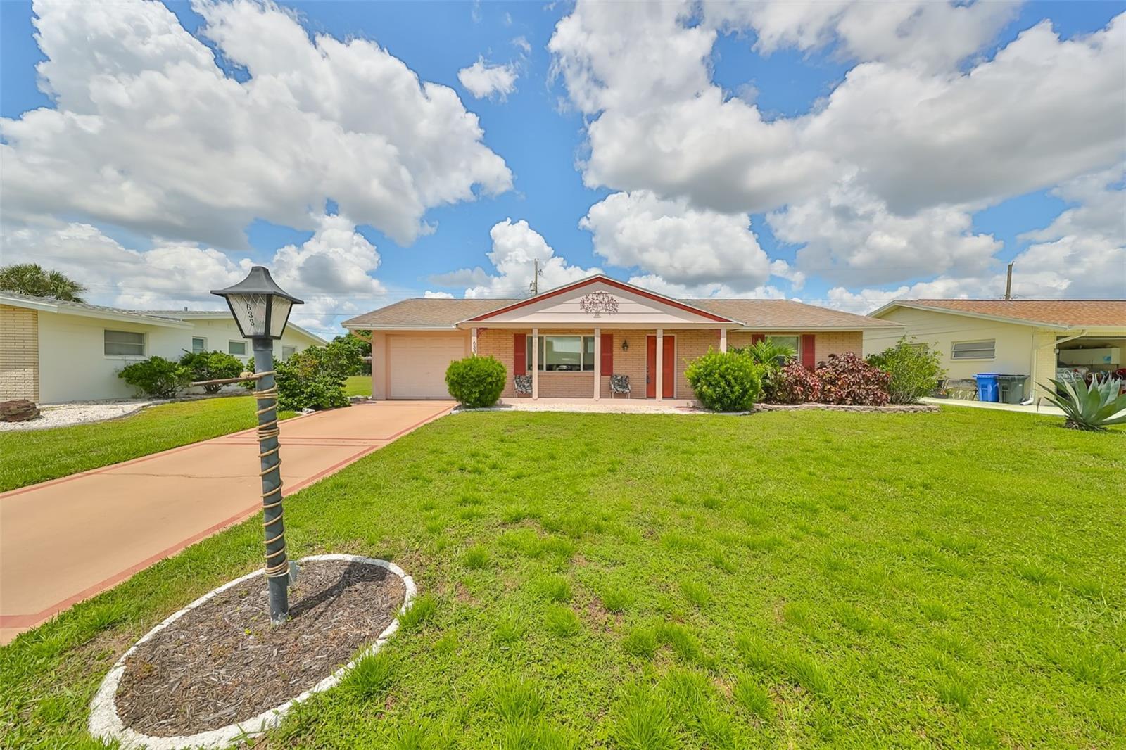 Property Photo: 633 La Jolla Avenue FL 33573