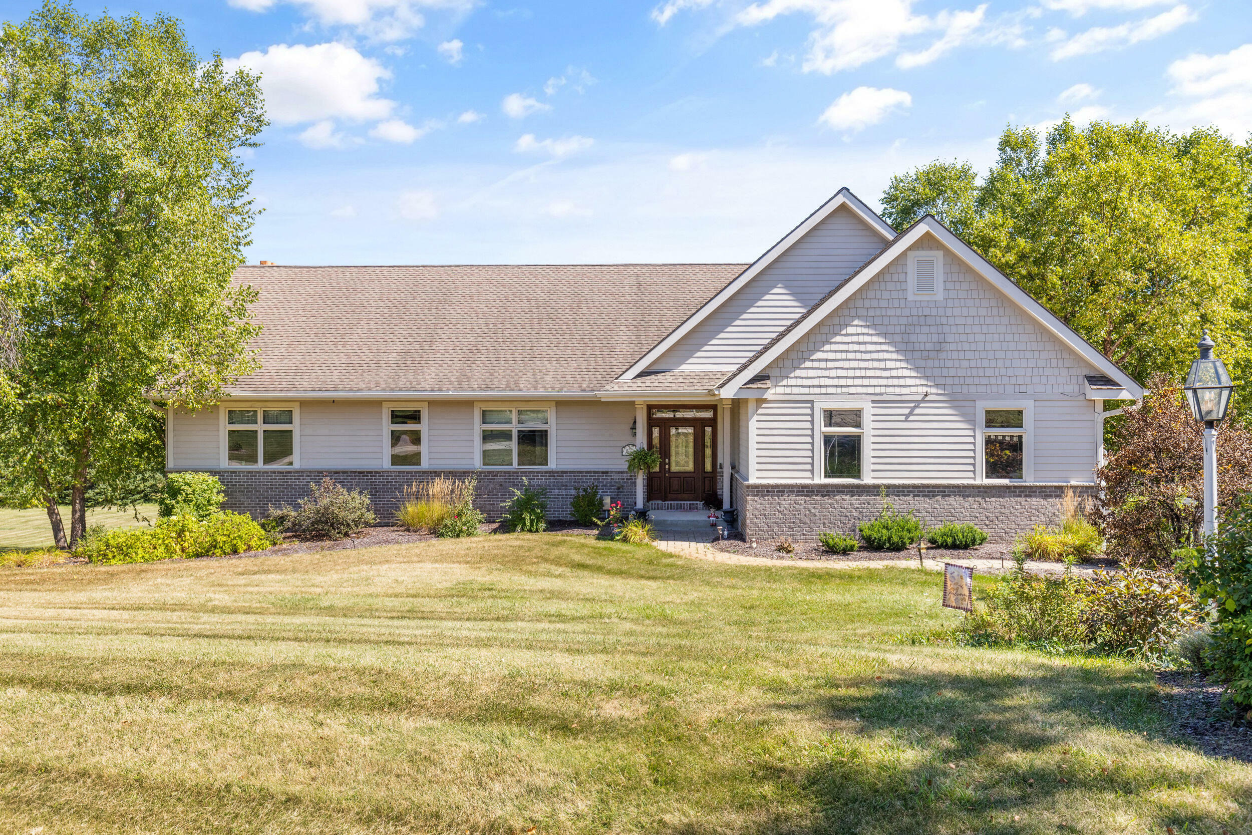 Property Photo:  66 Meadow Ln  WI 53018 