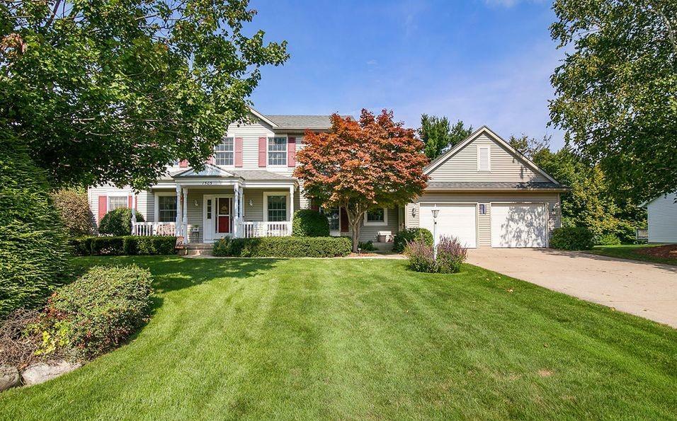 Property Photo:  1505 Penncross Drive SE  MI 49316 