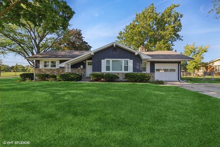 Property Photo:  1006 Lehnertz Avenue  IL 60505 